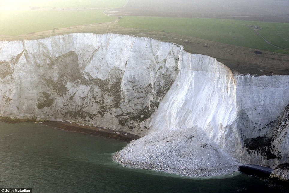 COCKTAIL OF THE WEEK: GIN FIZZ OVER THE WHITE CLIFFS OF DOVER