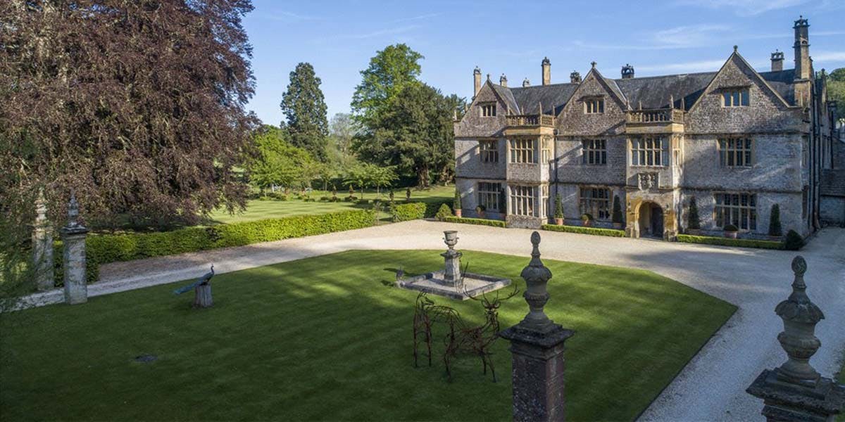 Gin lover's dream home goes on the market... for a cool £5,950,000!