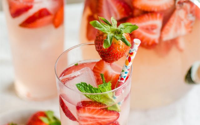 Cocktail: Strawberry Gin Smash