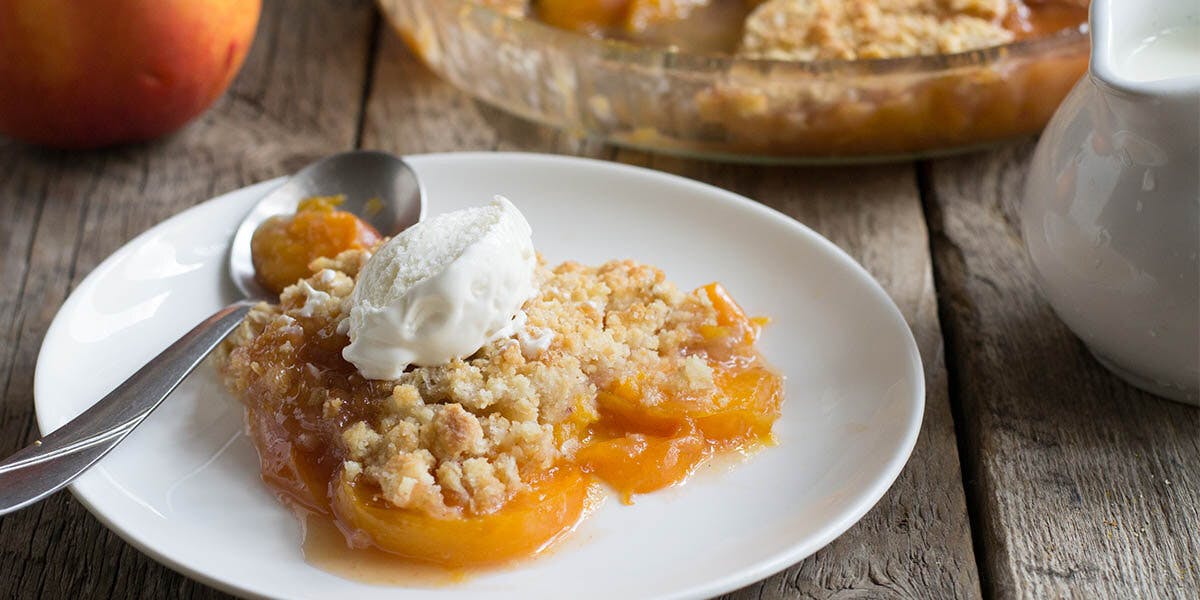 This gin, honey and peach crumble is a dessert lover's dream!
