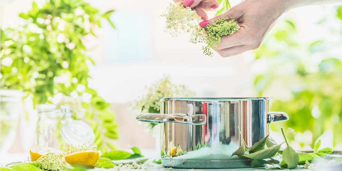 How to make homemade elderflower cordial in time for the perfect summery gin cocktails!