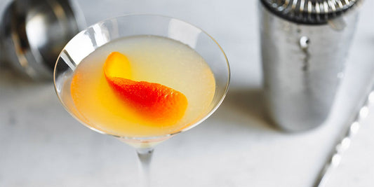 This apricot, citrus and honey gin cocktail is a springtime delight!