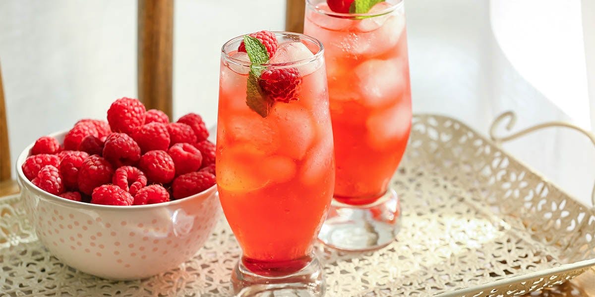 Homemade Raspberry Gin This has to be the best homemade raspberry gin recipe! – The Curious ...