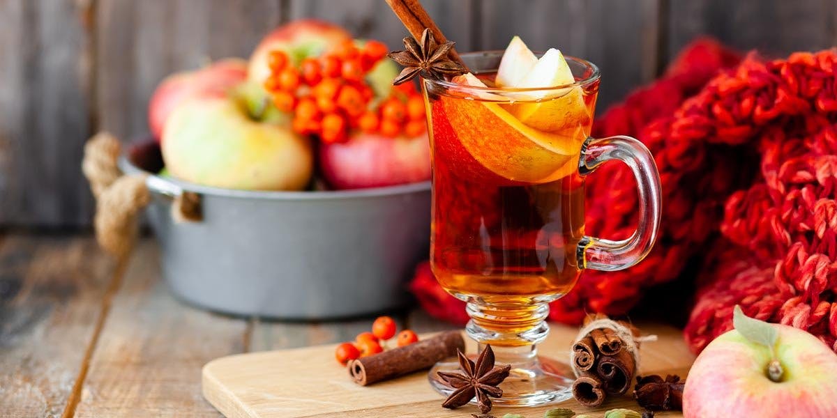 This gorgeous hot cocktail is made with gin, apple juice and mint tea!