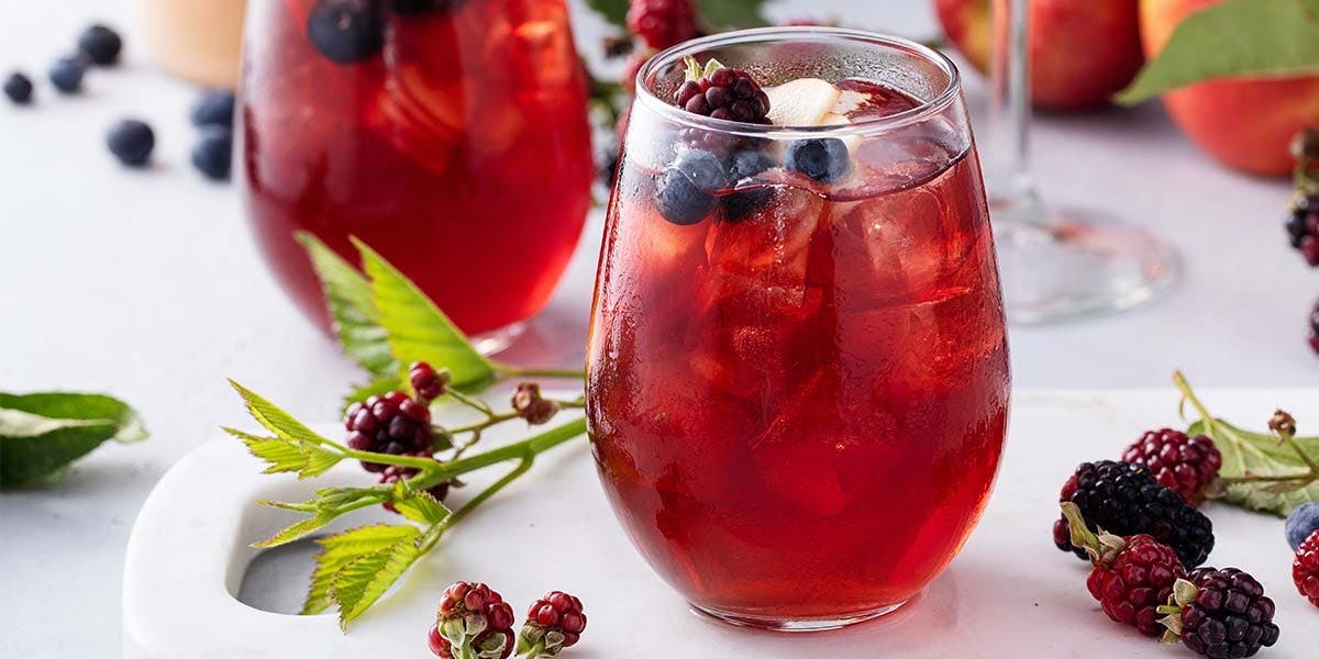 We are in love with this Blackberry, Amaretto & Elderflower Gin Spritz!  