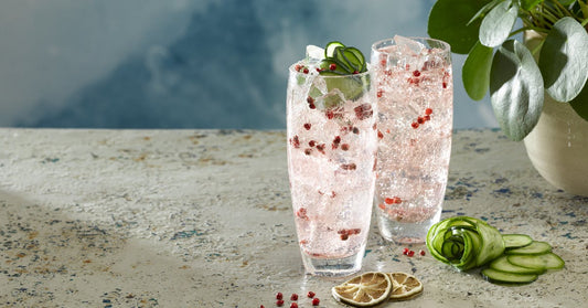 This super easy gin cocktail really is a piece of art! 