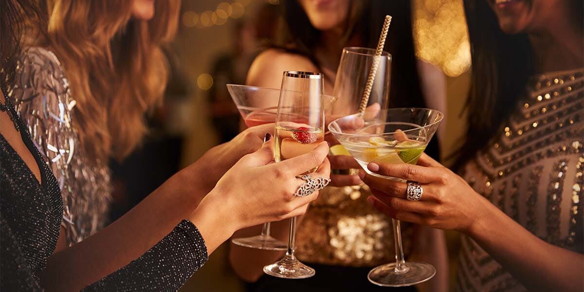Here's how your cocktail glass is impacting how much you're drinking!
