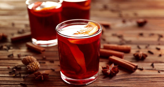 Warm yourself inside and out with this beautiful hibiscus, apple & elderflower gin hot toddy!
