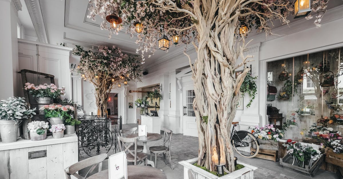 This could possible be the prettiest gin bar we've seen! 