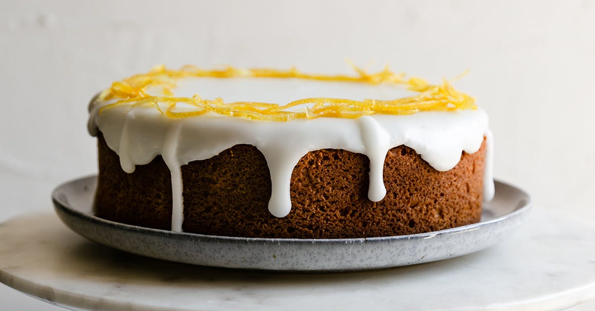 Say goodbye to winter blues with a slice of gin & lemon verbena drizzle cake!
