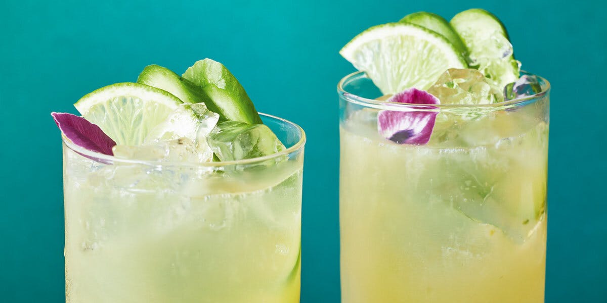 Celebrate the perfect English spring with this gorgeous elderflower, apple and gin cocktail!