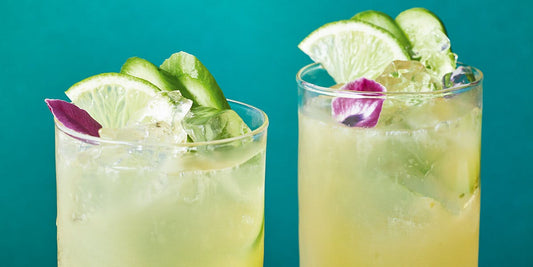 Celebrate the perfect English spring with this gorgeous elderflower, apple and gin cocktail!