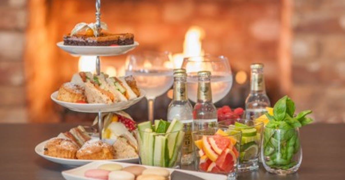8 steps to throwing a G & 'High Tea' party! 