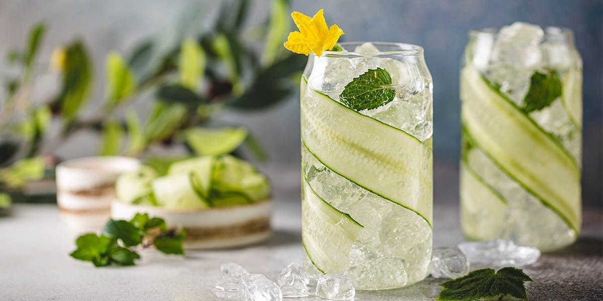 This gin cocktail is cool as a cucumber and brimming with elderflower and apple flavours!