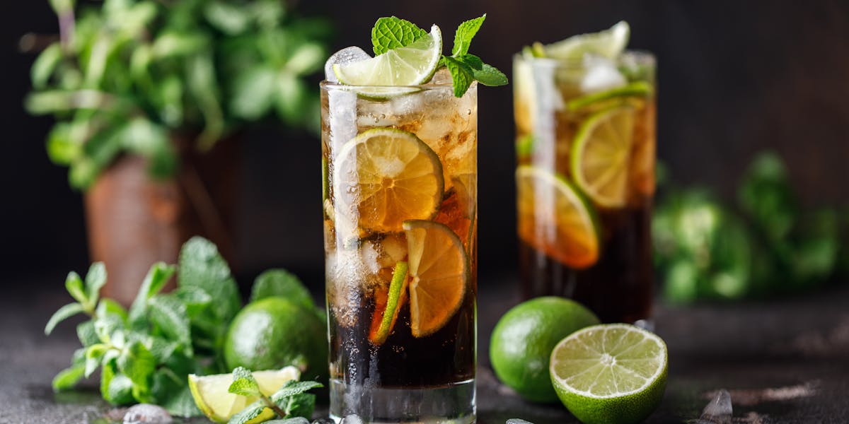 Rum Mix The best mixers for rum, plus easy and delicious rum cocktail recipes ...