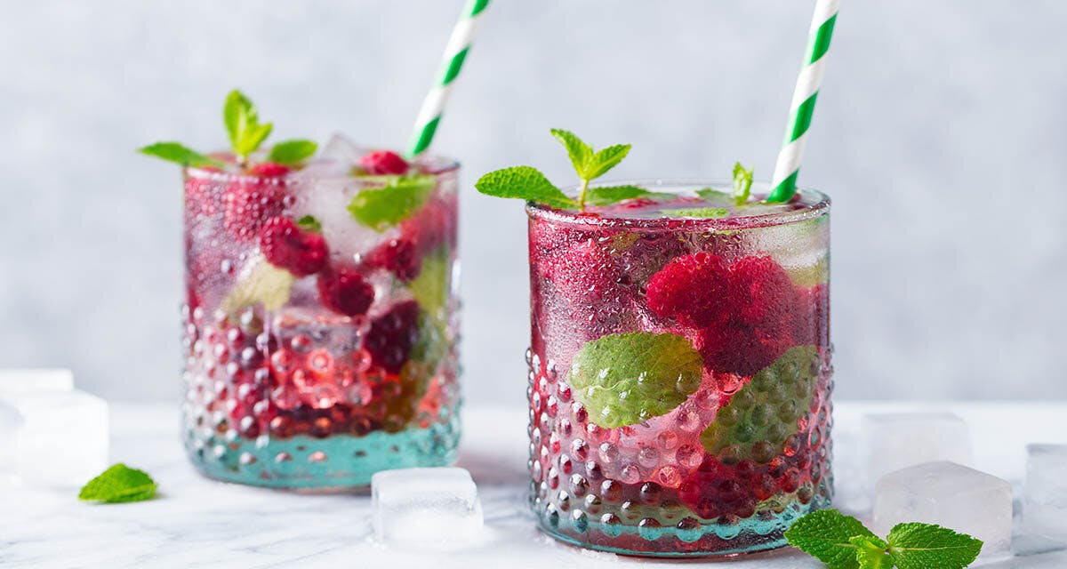 We are obsessed with this Pink Gin and Prosecco Raspberry Fizz: fruity, flavoursome and fabulous!